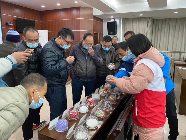 始興公安開展校車司機防毒駕、全民共建無毒家園禁毒宣傳活動