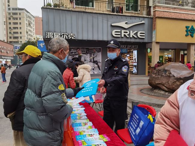 始興公安開展校車司機防毒駕、全民共建無毒家園禁毒宣傳活動