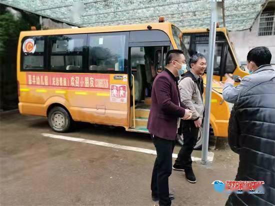邵陽縣：黃先平開展校車安全常態(tài)化檢查