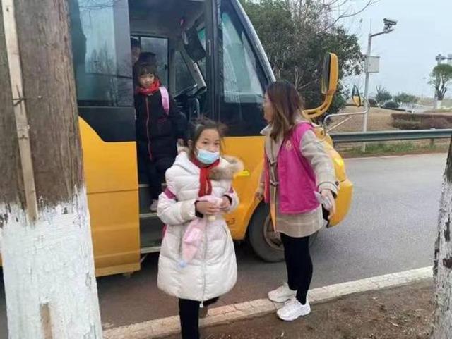 東西湖：校車接送點升級為“候車室”這個細節好暖心