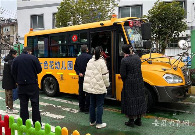 確保學生上下學乘車安全歙縣開展校車專項檢查