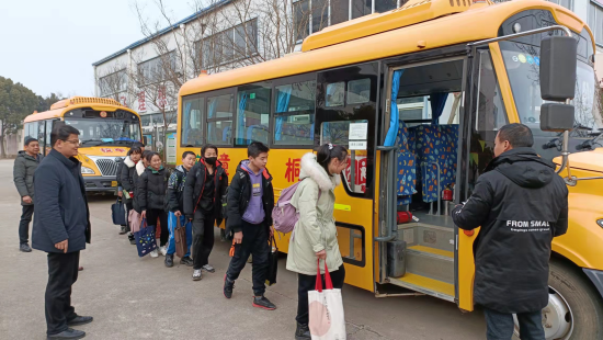 桐城市新店初中：校車暢通農村娃求學路