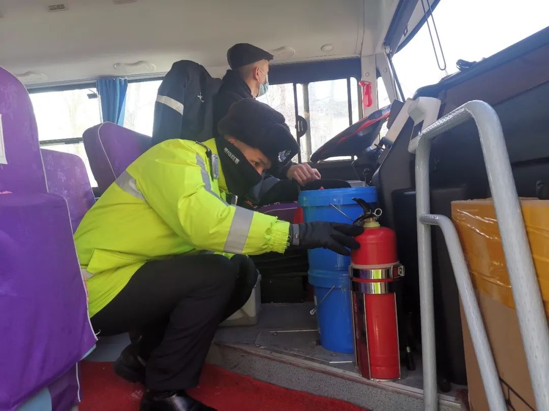 哈巴河縣開展校車安全大檢查活動