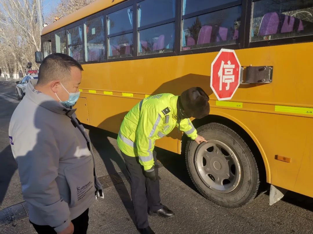 哈巴河縣開展校車安全大檢查活動