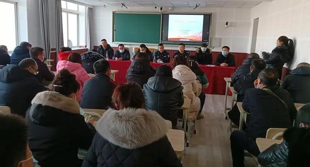 【安保大會戰】交警蜀黍嚴把校車關 筑牢學生出行安全防線