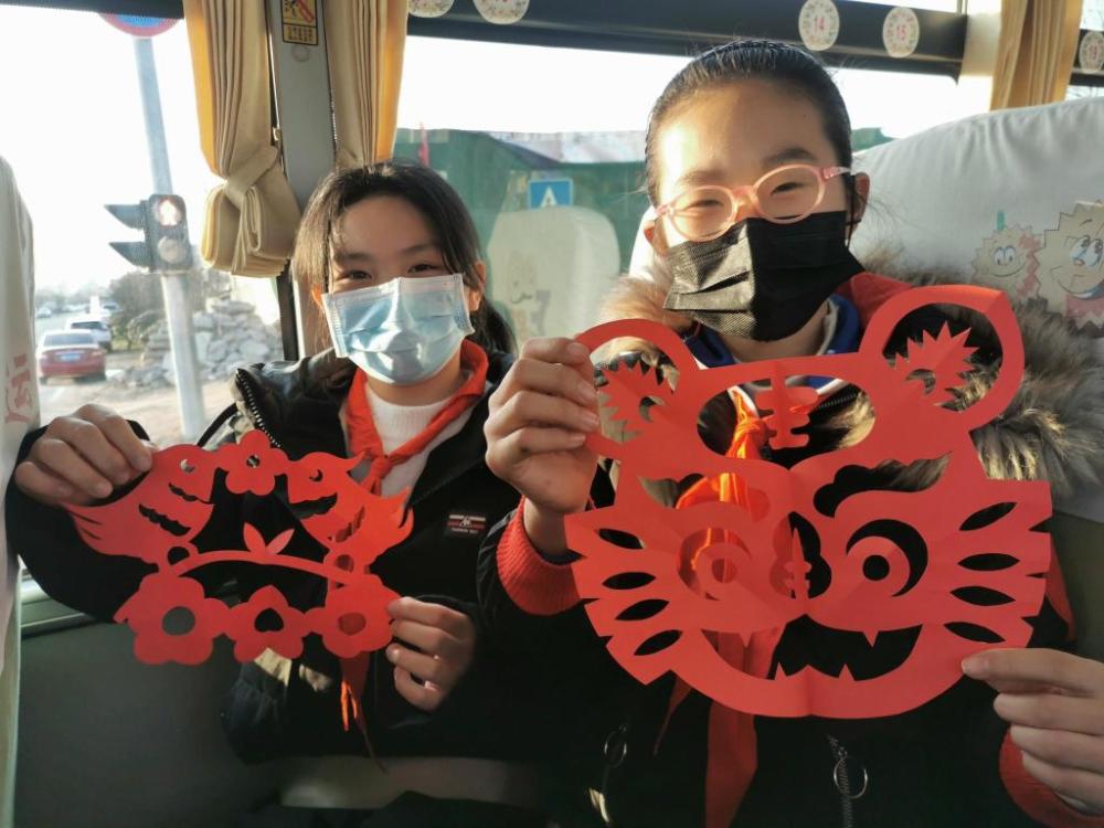 學生放假我“充電”，溫馨校車“車休人不休”