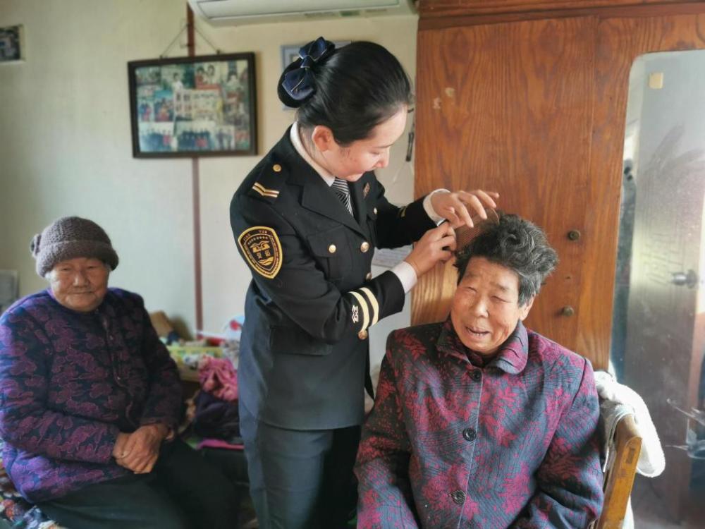 學生放假我“充電”，溫馨校車“車休人不休”