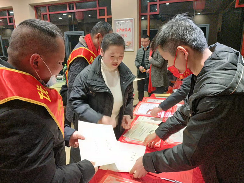 安全初心兩不忘：鄂州大興校車公司表彰會議“變身”安全課堂