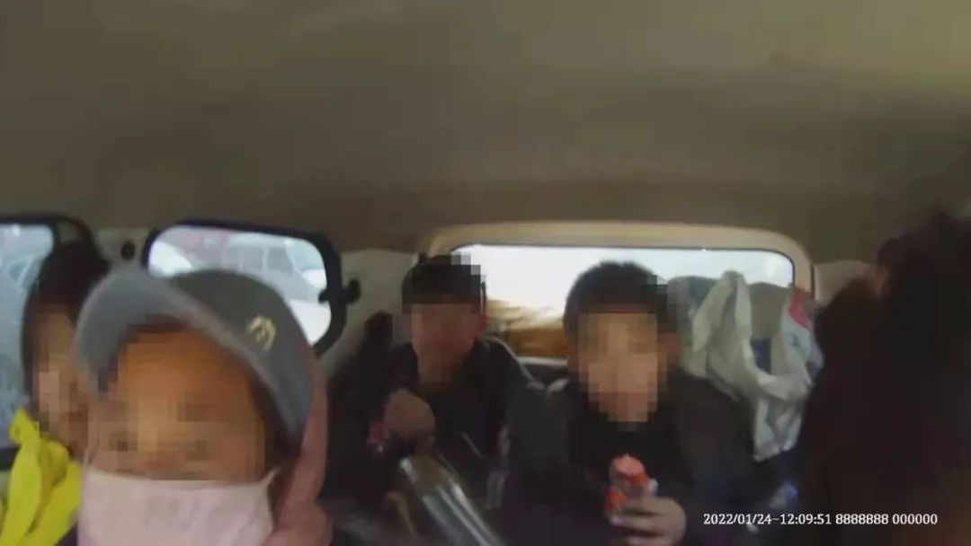 道路交通安全大會戰(zhàn)|違法案例大曝光（第九期）黑校車還超員，有必查、查必罰！