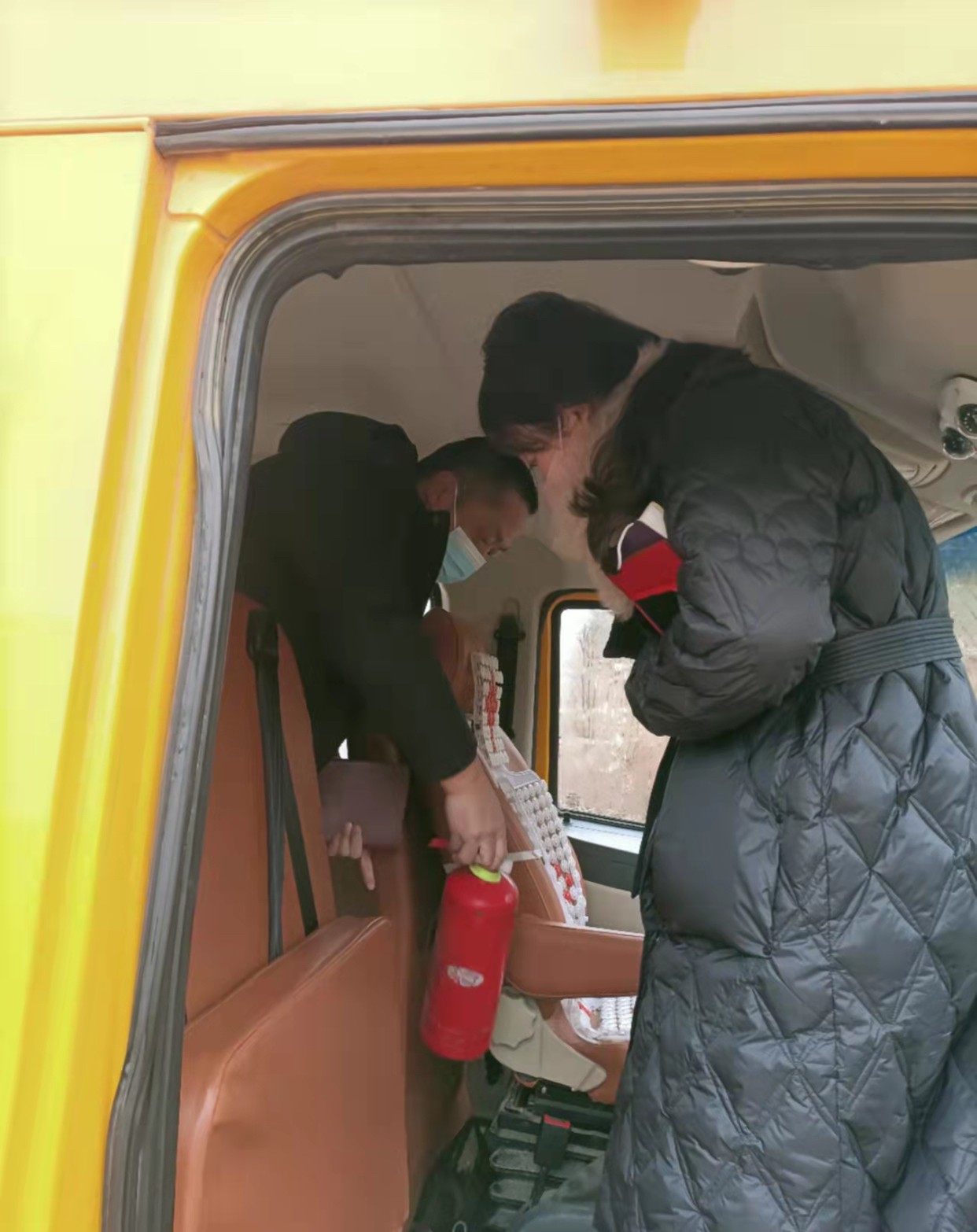 開學在即！水洞底鎮開展學前校車安全整治行動