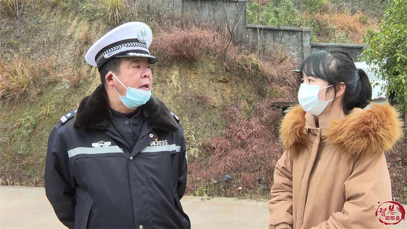 邵陽縣對(duì)校車進(jìn)行“體檢”