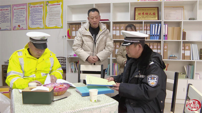 邵陽縣對(duì)校車進(jìn)行“體檢”