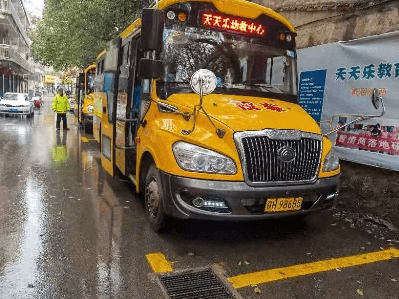 景德鎮交警走進天天樂幼兒園開展校車檢查