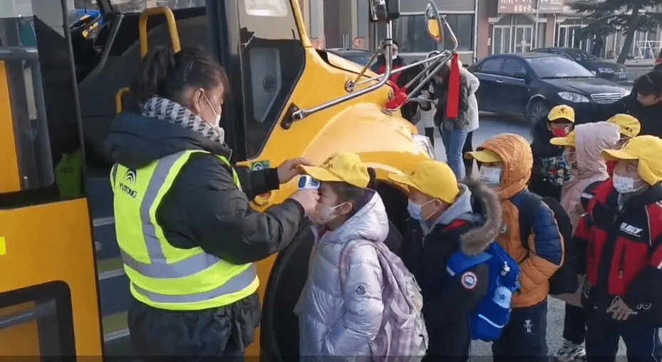 13輛免費(fèi)校車(chē)，安排