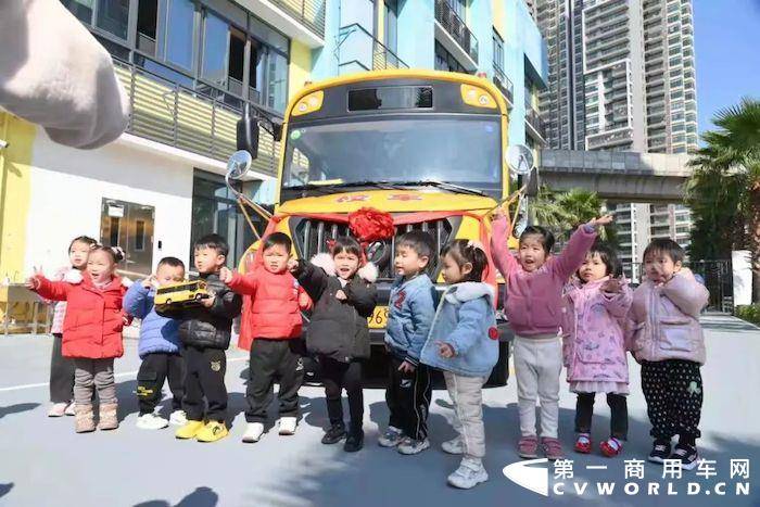 歐輝新一代健康校車在華南師大附屬文華幼兒園正式開通服務