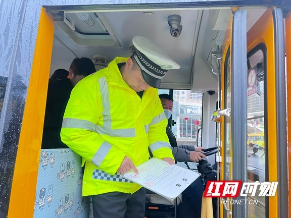 吉首交警開展2022年春季新學期校車大檢查
