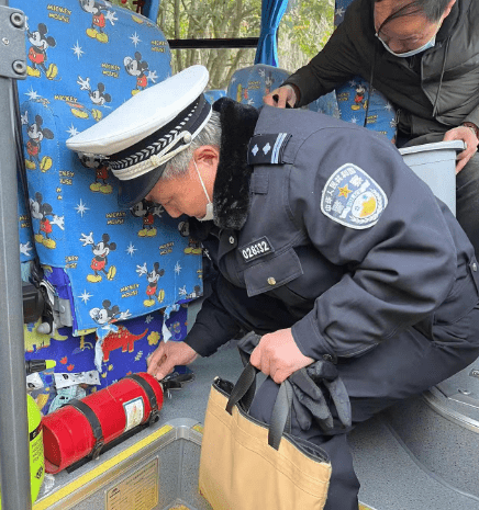 柞水交警大隊加強春季校車交通安全管理工作