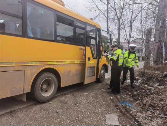 高橋鎮 | 開展校車安全檢查 護航學生平安出行