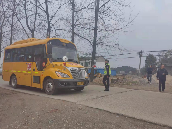 高橋鎮 | 開展校車安全檢查 護航學生平安出行