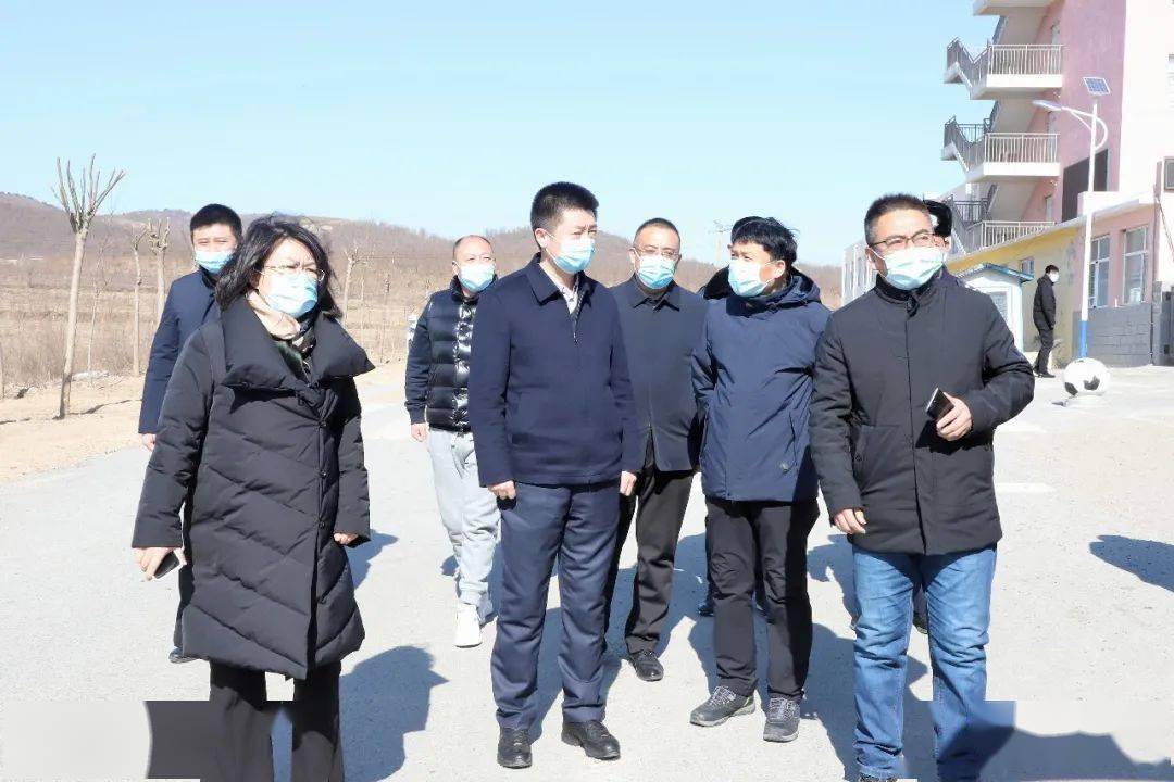 鞏建波檢查校車安全