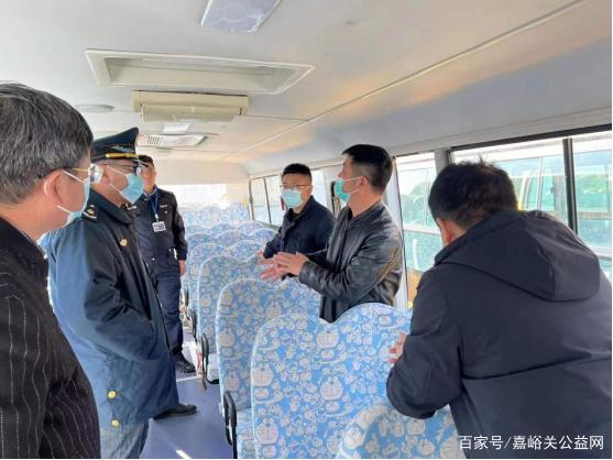 嘉峪關市公交公司開展校車安全“大體檢”