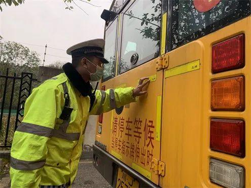 專項治理來了！遂寧交警重點整治校車安全和校園周邊道路交通秩序