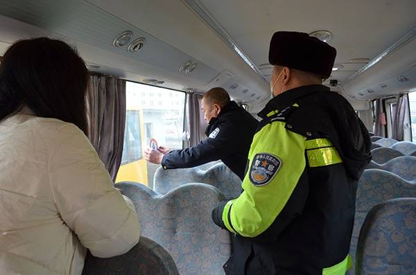 本溪：筑牢安全防線 本溪縣交管大隊開展校車安全大檢查