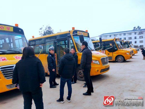 懷化公安交警開展校車安全大檢查