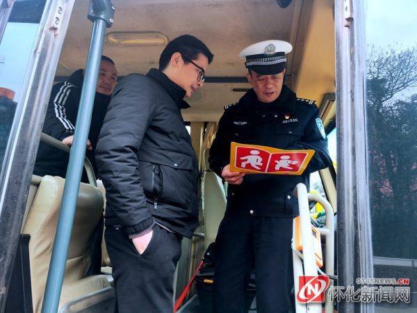 懷化公安交警開展校車安全大檢查