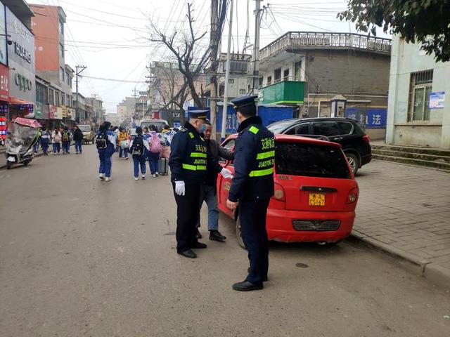 清鎮市嚴厲打擊“黑校車” 為學生出行安全保駕護航