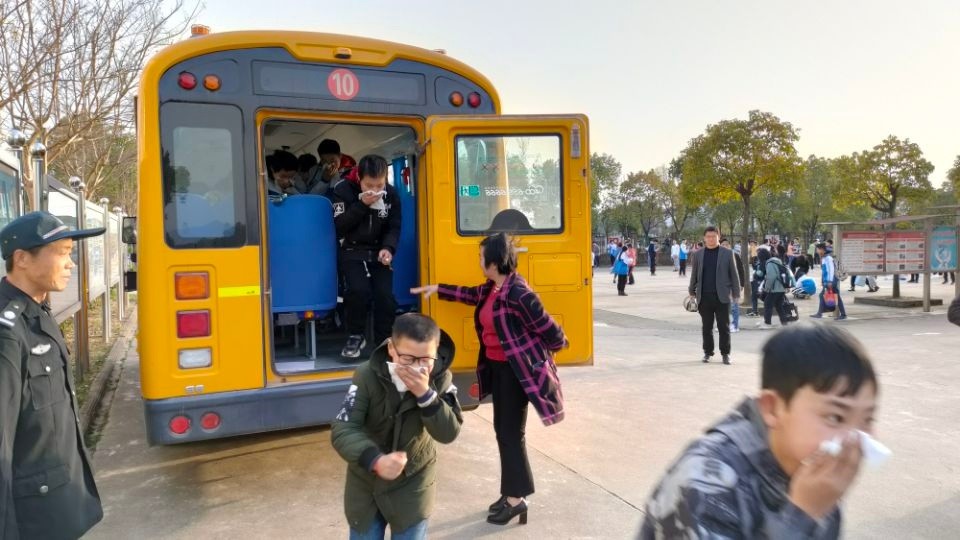 桐城市新店初中舉行校車應急疏散演練活動