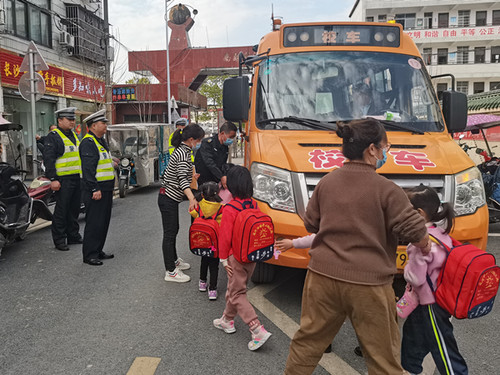 【益陽】南縣：上路開展校車“健康體檢”