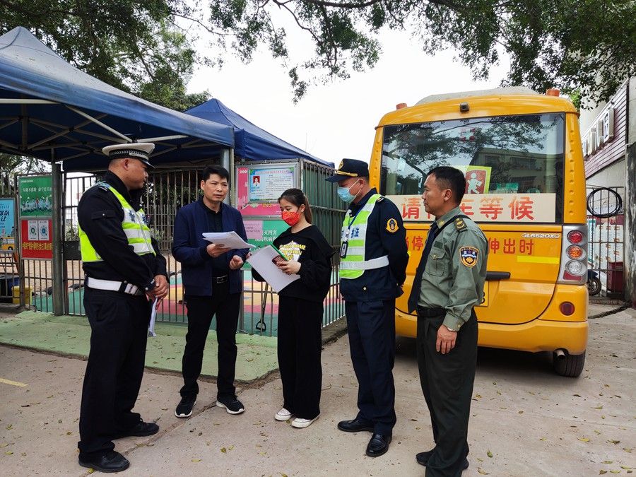 邕寧區(qū)開展校車安全檢查專項行動 筑牢平安上學路
