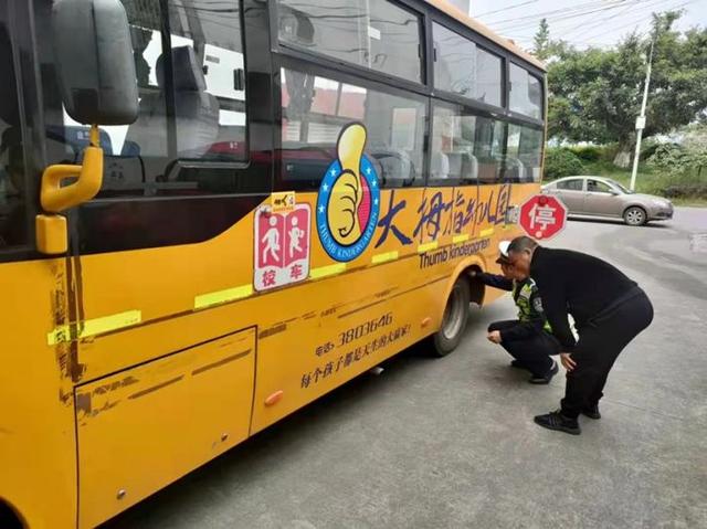 德陽(yáng)市旌陽(yáng)交警大隊(duì)開展春季開學(xué)校車安全大檢查