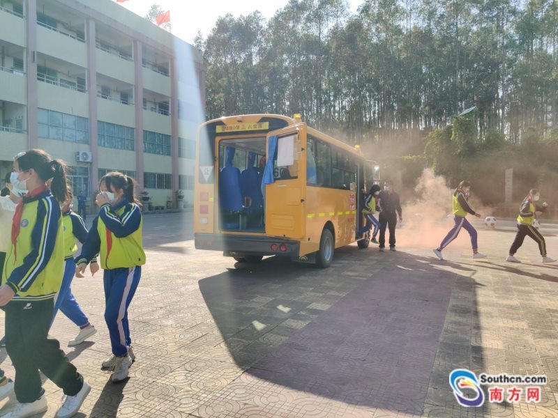 清遠粵運開展2022年春季校車安全教育講座及校車火災事故應急救援演練活動