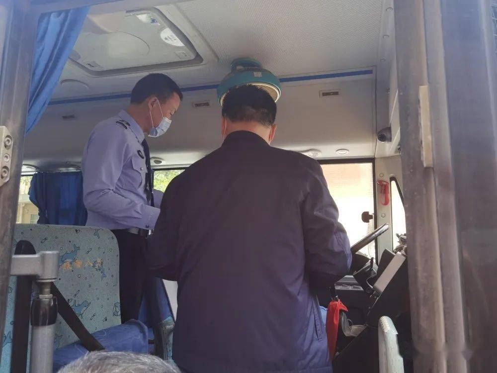 清遠(yuǎn)粵運(yùn)開(kāi)展2022年春季校車(chē)安全教育講座及校車(chē)火災(zāi)事故應(yīng)急救援演練活動(dòng)