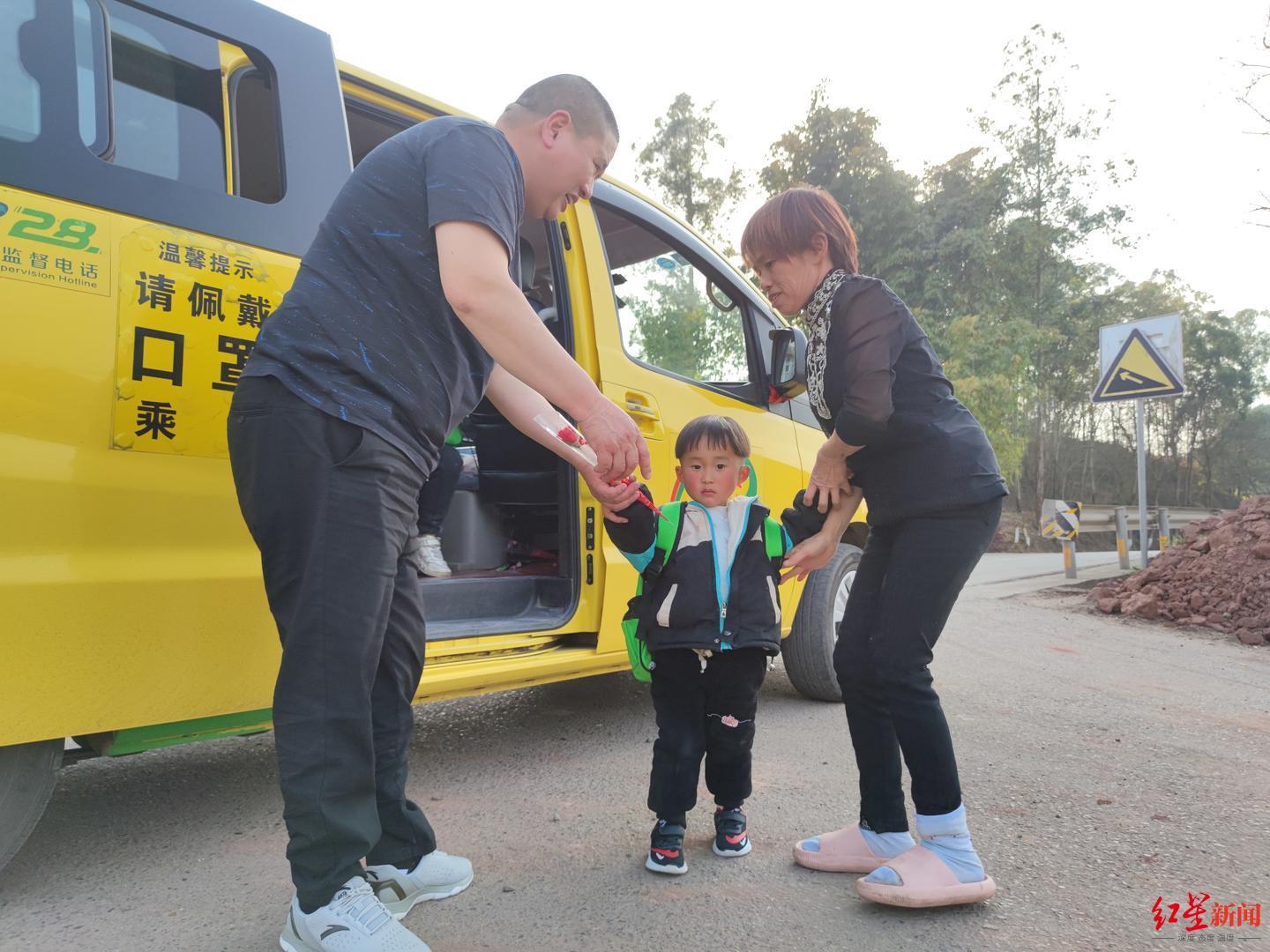 實(shí)地走訪山村“小校車”：如何既方便學(xué)生贏了口碑，又能收獲經(jīng)營的“金杯”？