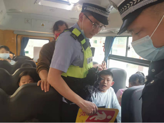 大栗港開展校車安全隱患專項整治