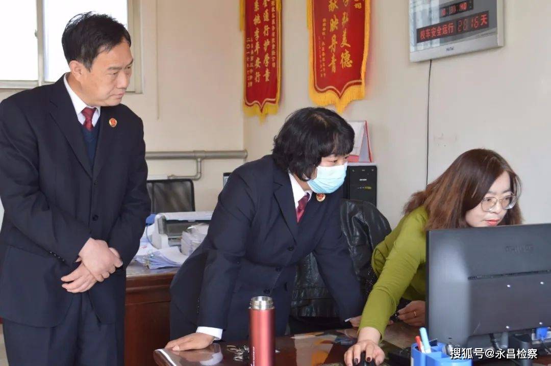 永昌縣檢察院聯(lián)合交警部門開展校車安全管理專項檢查