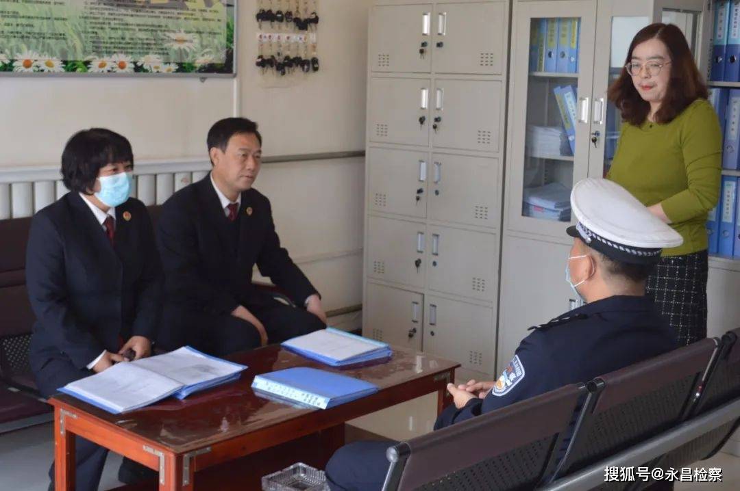 永昌縣檢察院聯(lián)合交警部門開展校車安全管理專項檢查