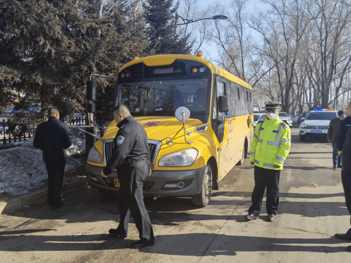 綏化市交警支隊開展校車安全大檢查