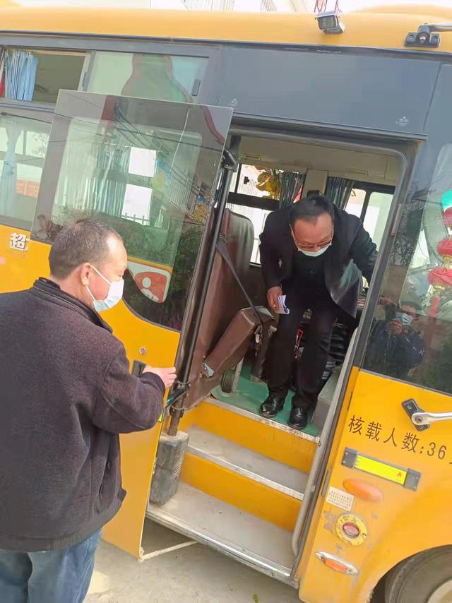 方城縣獨樹鎮中心學校：校車安全大排查筑牢學生安全交通線