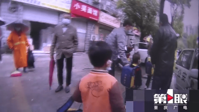 “黑校車”運送幼兒園學生 沒有資質還超員裝載