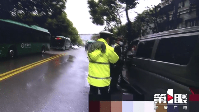 “黑校車”運送幼兒園學生 沒有資質還超員裝載