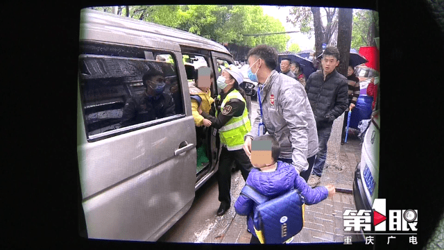 “黑校車”運送幼兒園學生 沒有資質還超員裝載