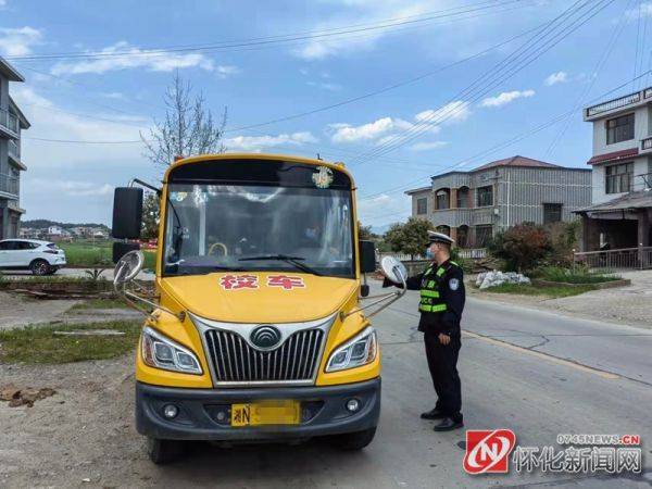 溆浦交警扎實開展春季校車整治行動