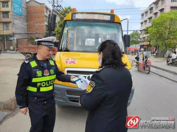 溆浦交警扎實開展春季校車整治行動