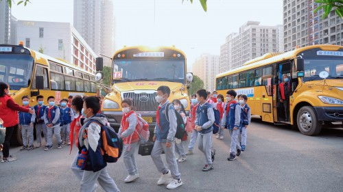 用十年探索守護上學之路 西安新星校車堅守的責任