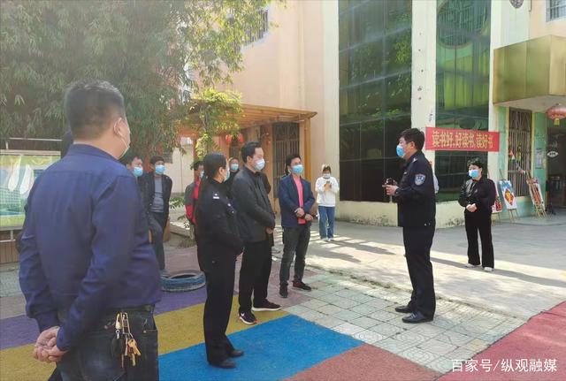 鄧州市公安局穰東派出所聯(lián)合召開校車駕駛員安全培訓(xùn)暨應(yīng)急演練