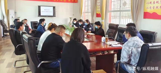 鄧州市公安局穰東派出所聯(lián)合召開校車駕駛員安全培訓(xùn)暨應(yīng)急演練